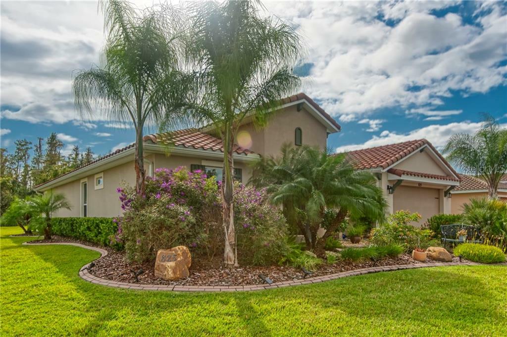 Property Photo:  825 San Raphael Street  FL 34759 