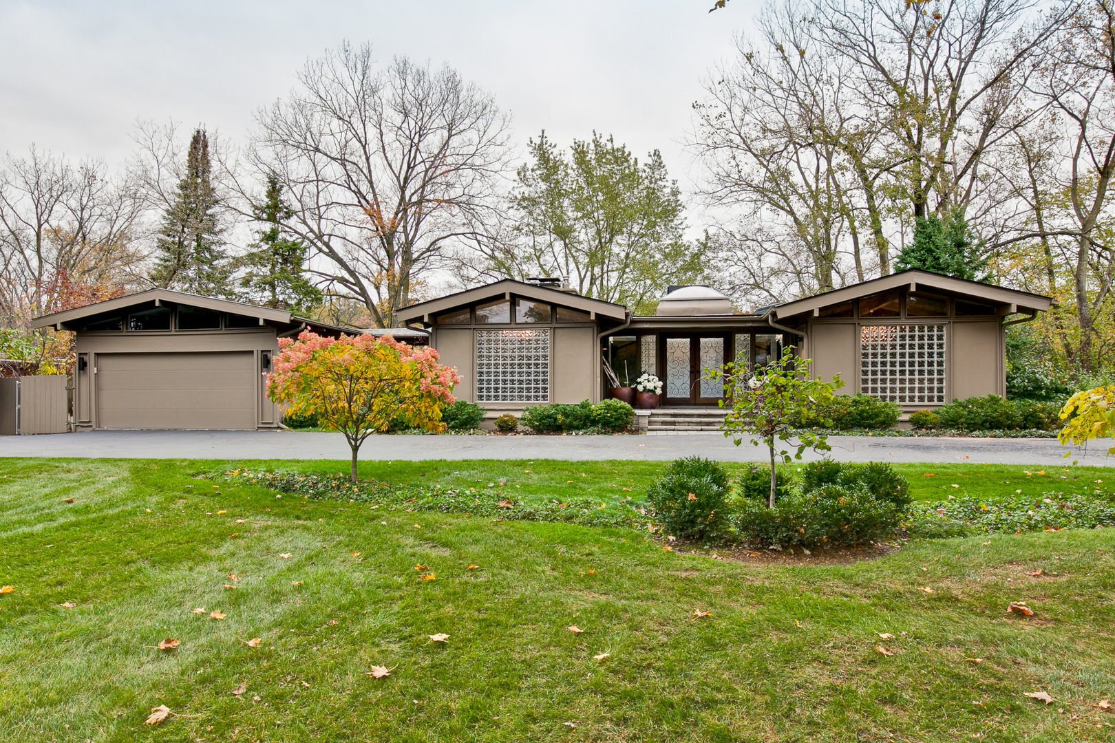 Property Photo: 949 Valley Road IL 60045