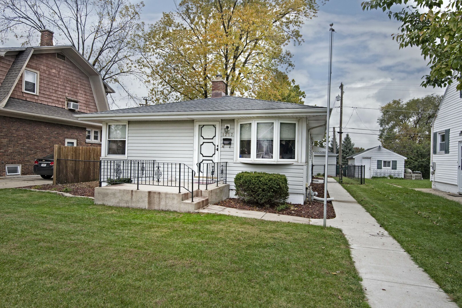 Property Photo:  1217 Kenmore Avenue  IL 60435 