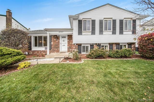 Property Photo:  4757 Benjamin Drive  MI 48310 