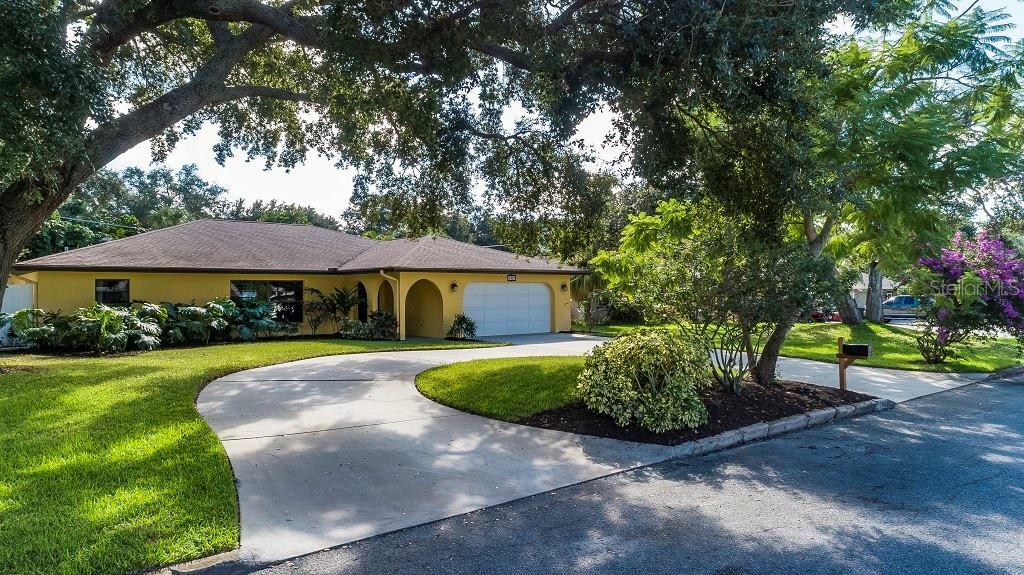 Property Photo: 7915 2nd Avenue W FL 34209