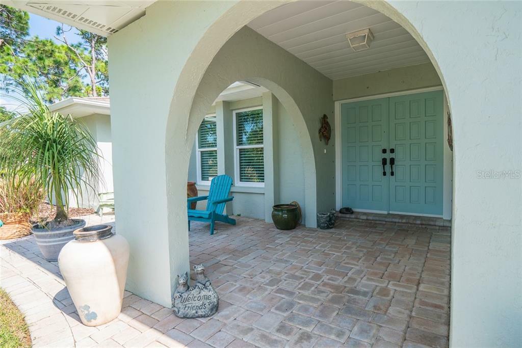 Property Photo:  1125 Leeward Road  FL 34293 