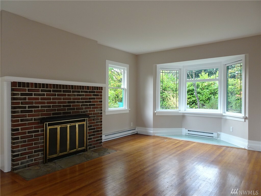 Property Photo:  12002 Pinehurst Wy NE  WA 98125 