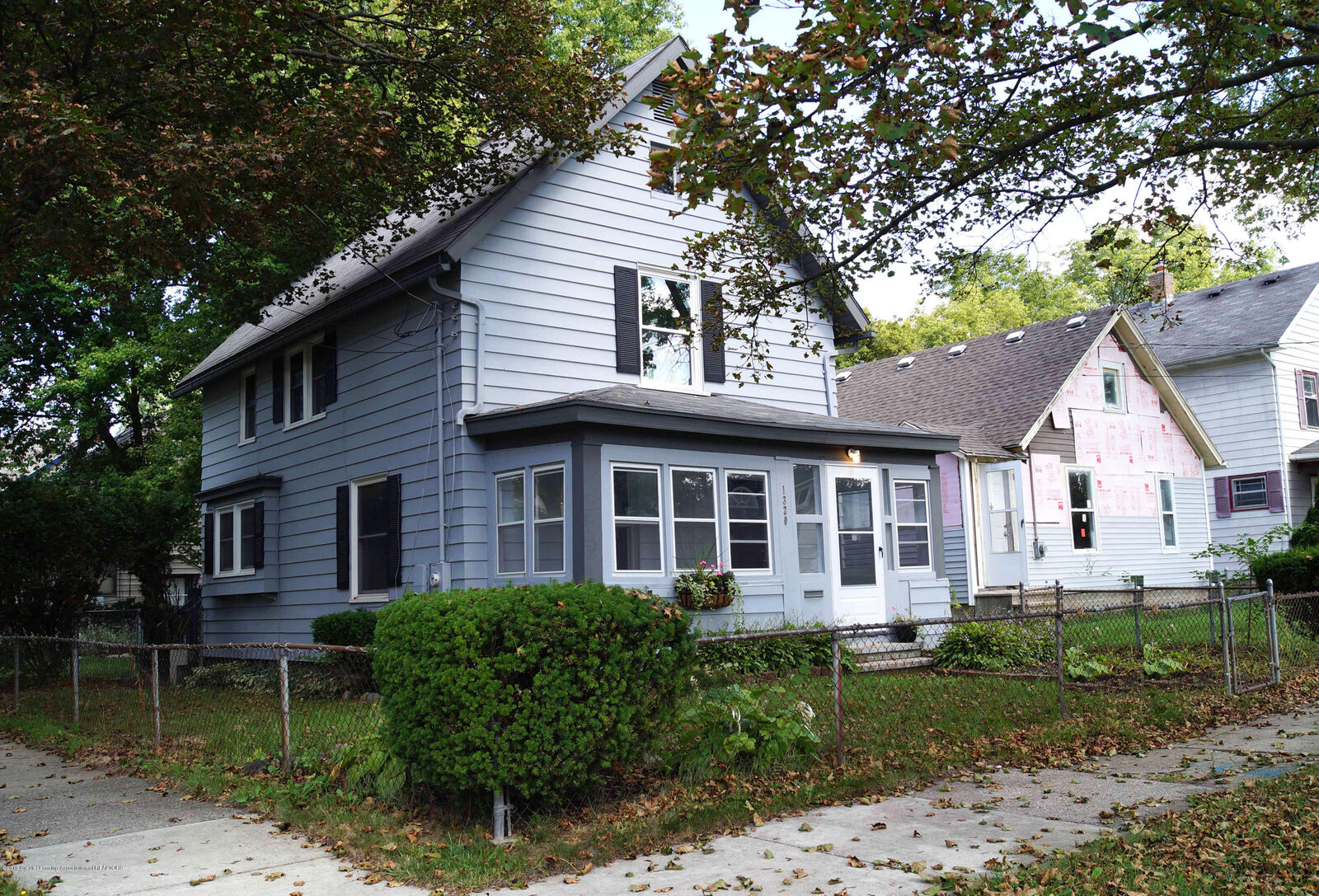 Property Photo:  1320 W Lenawee Street  MI 48915 