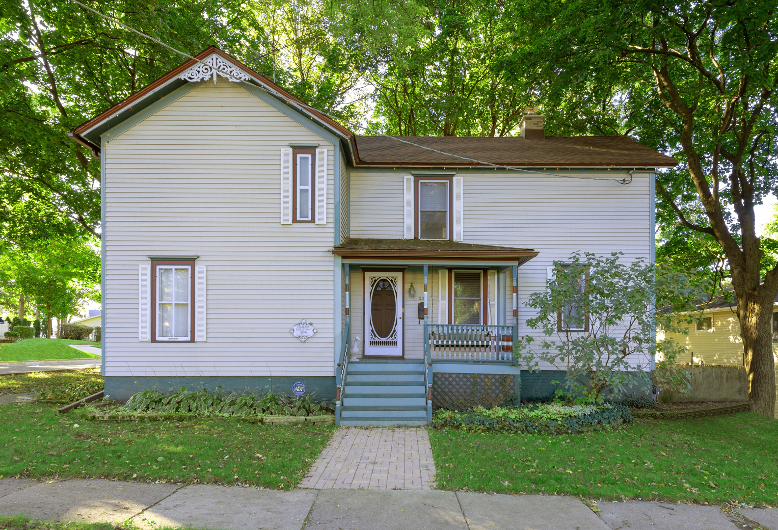 Property Photo:  235 W Wilson Street  IL 60067 