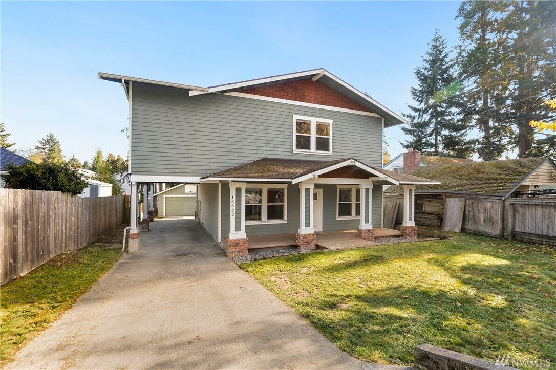 Property Photo:  13522  Burke Avenue N  WA 98133 