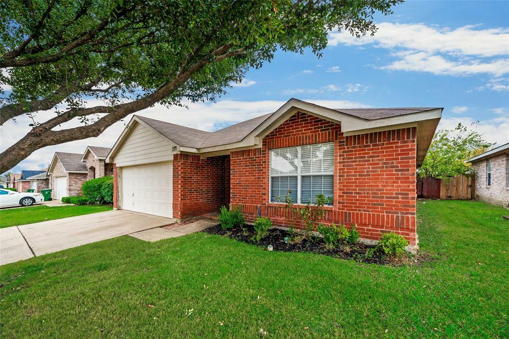 Property Photo:  344 Dakota Drive  TX 76002 