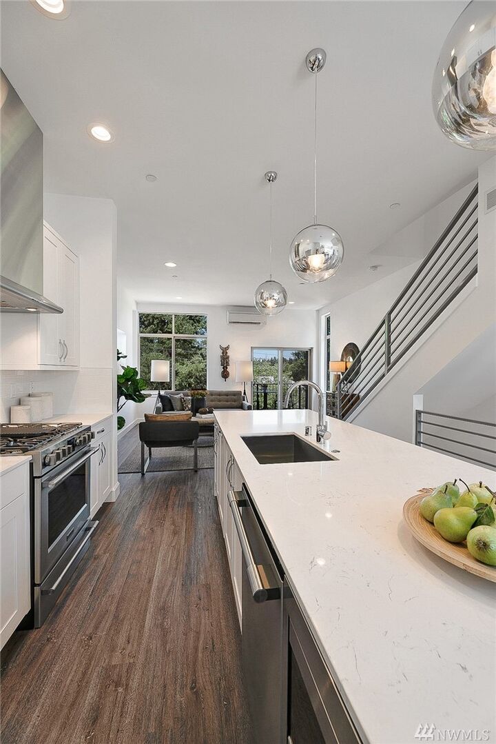 Property Photo: 18260 73rd Avenue NE 101 WA 98028