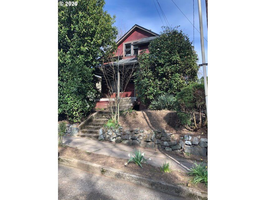Property Photo:  4224 SE 33rd Pl  OR 97202 