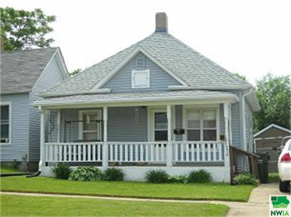 Property Photo: 2416 11th IA 51105