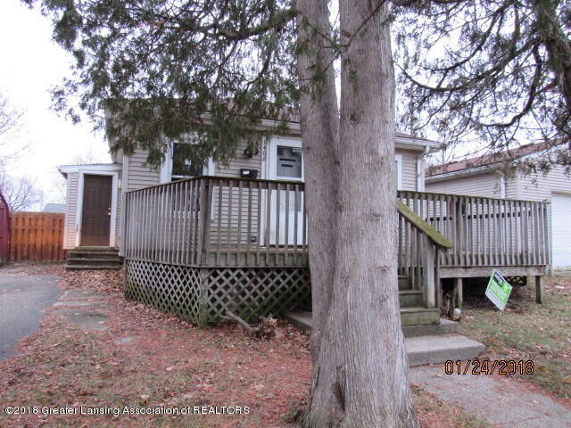 Property Photo:  1408 E North Street  MI 48906 