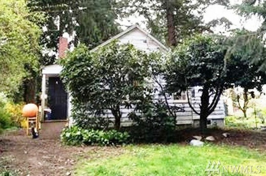 Property Photo:  827 NE 98th St  WA 98115 