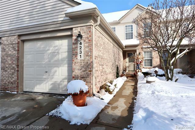 Property Photo:  4231 Hunters Circle W  MI 48188 