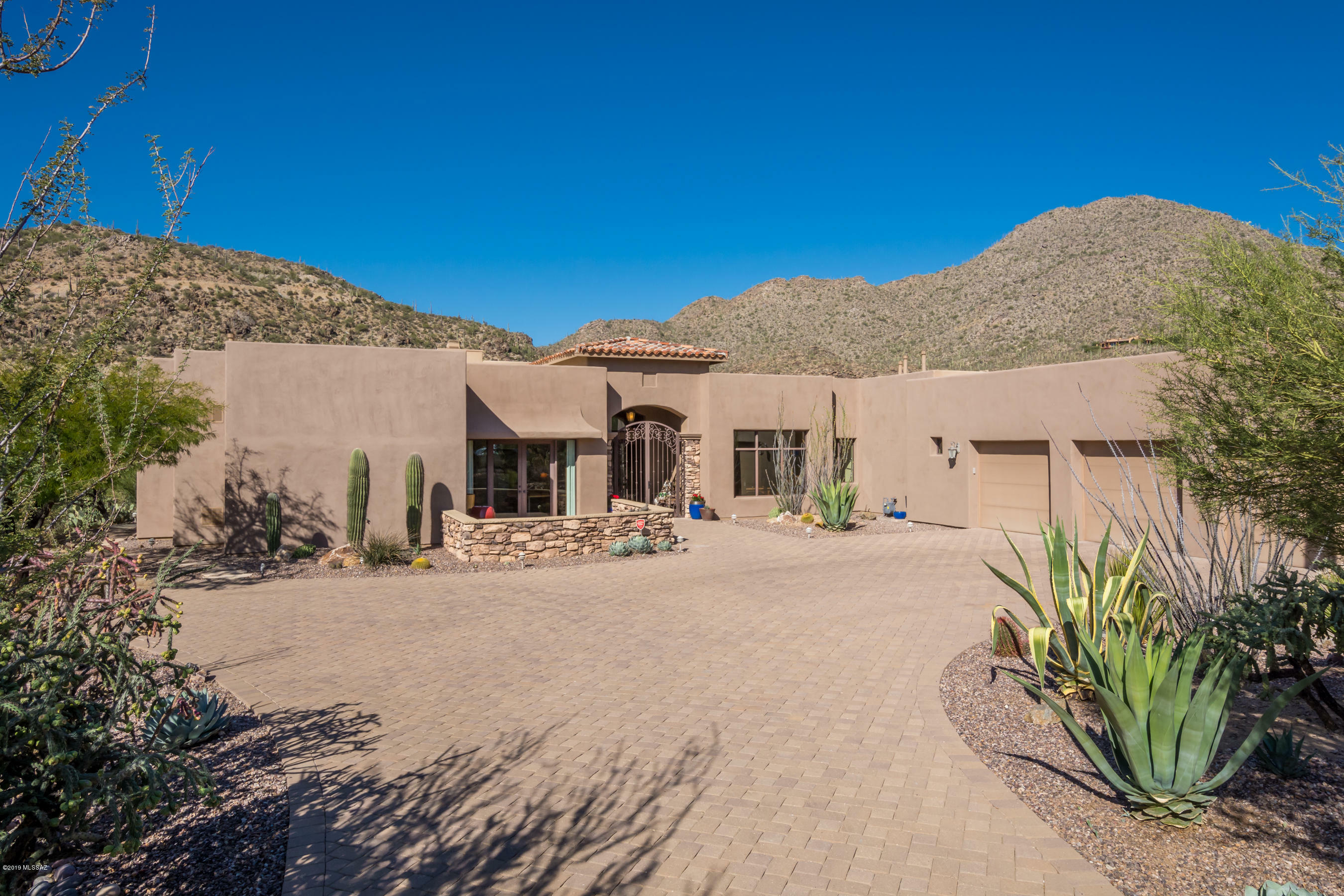 Property Photo:  14275 N Rocking Ridge Court  AZ 85658 