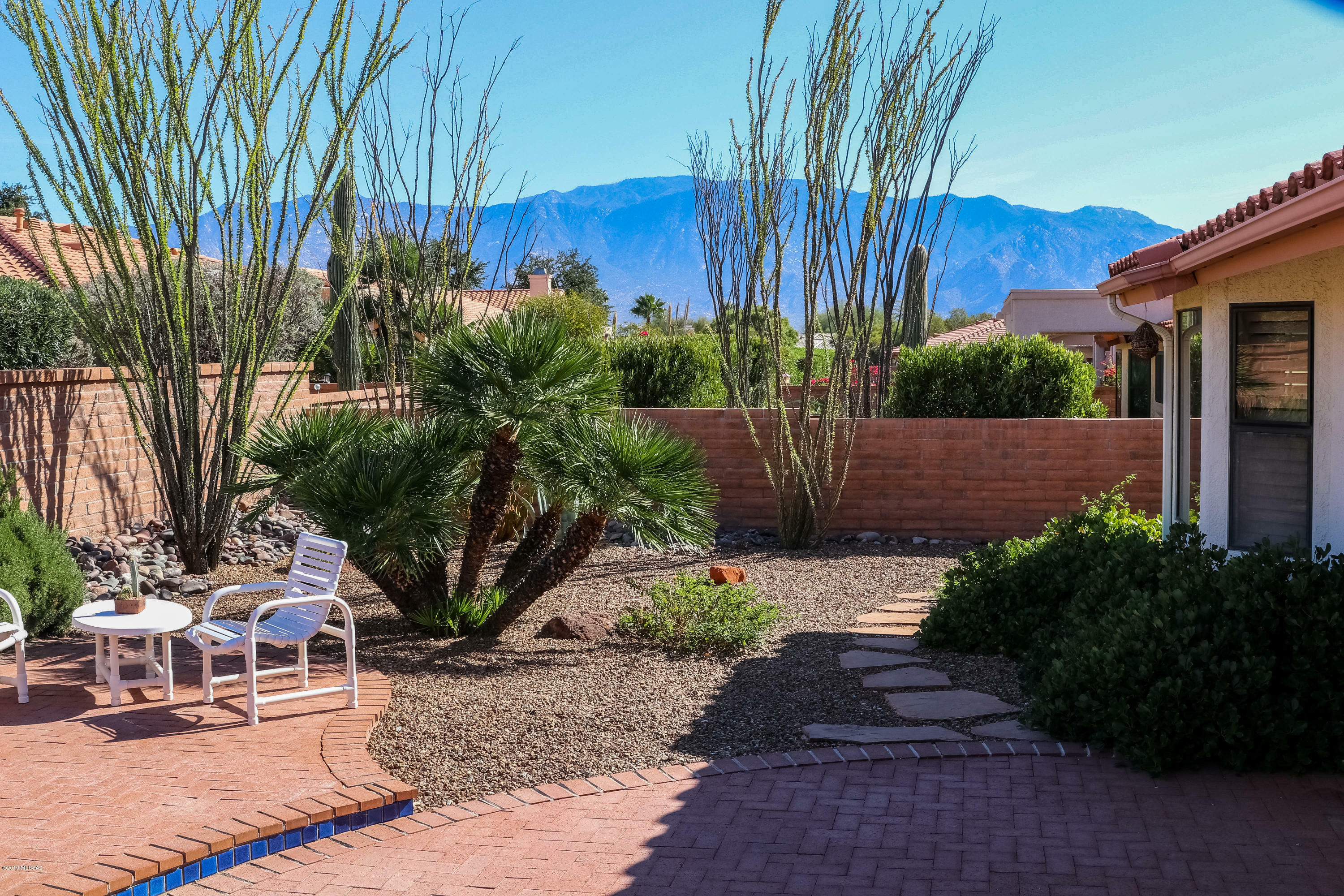 Property Photo:  987 E Rising Sun Drive  AZ 85755 