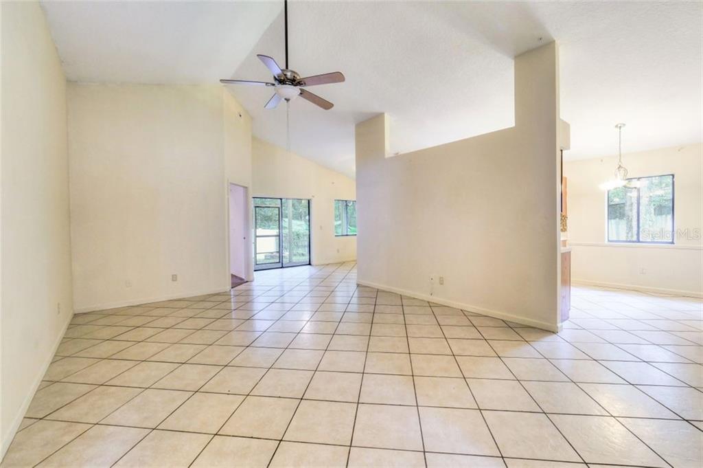 Property Photo: 1710 Waterbeach Court FL 32703