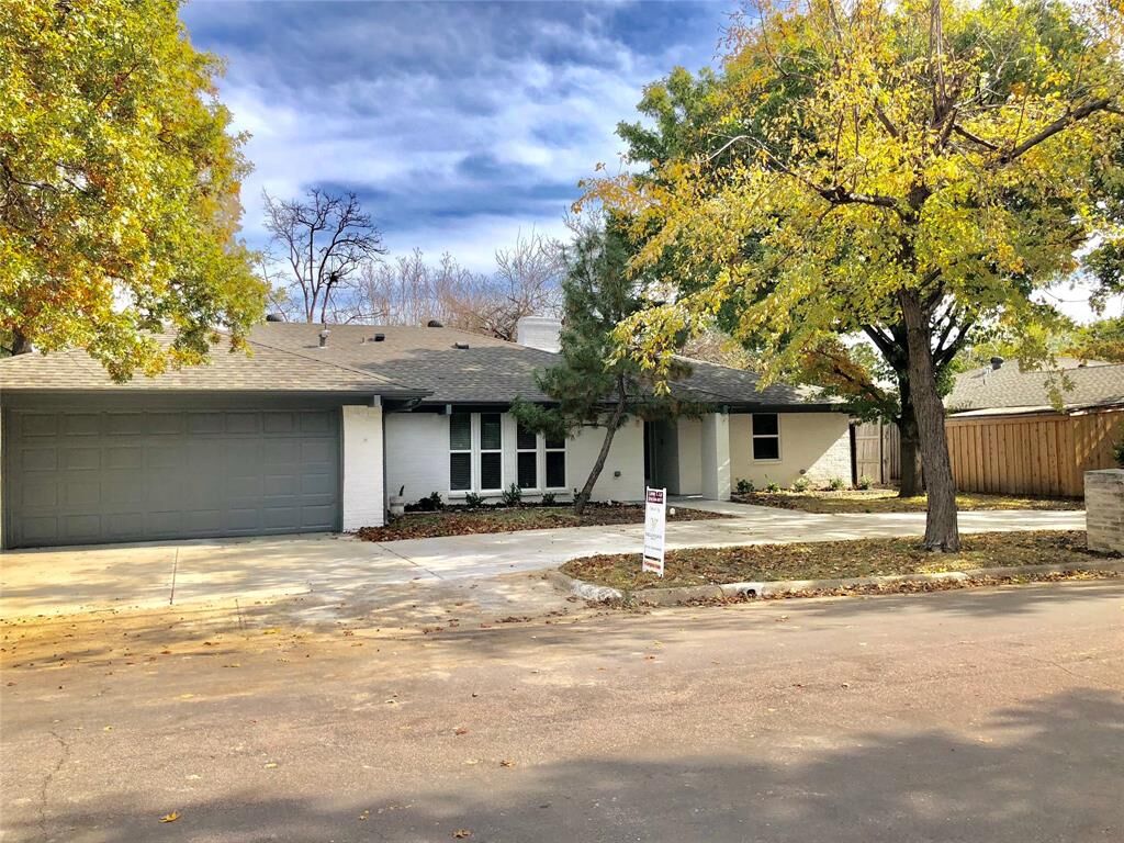 Property Photo: 15512 Leavalley Circle TX 75248
