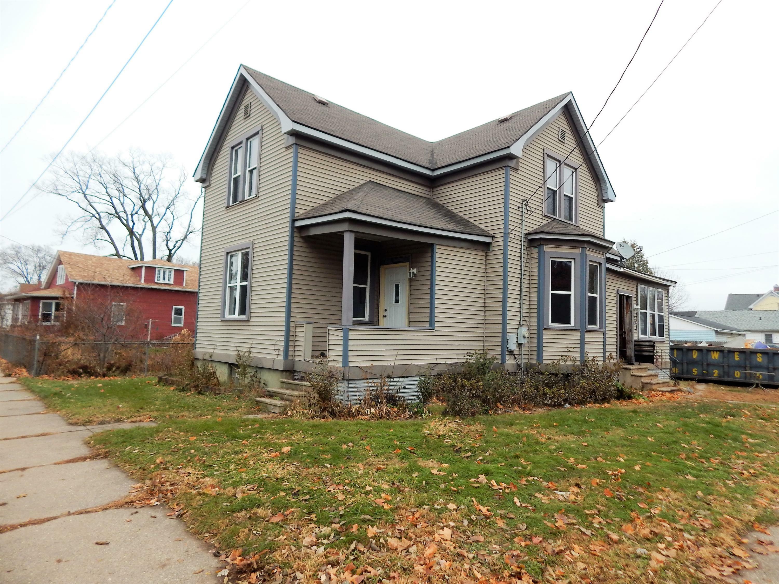 Property Photo:  903 Farnam St  WI 54601 