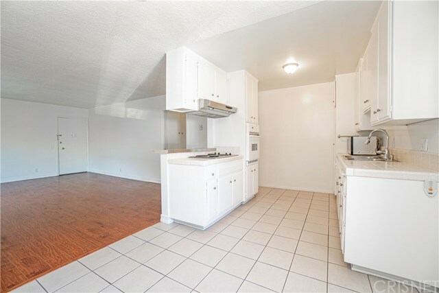 Property Photo:  4924 Kester Avenue 1  CA 91403 