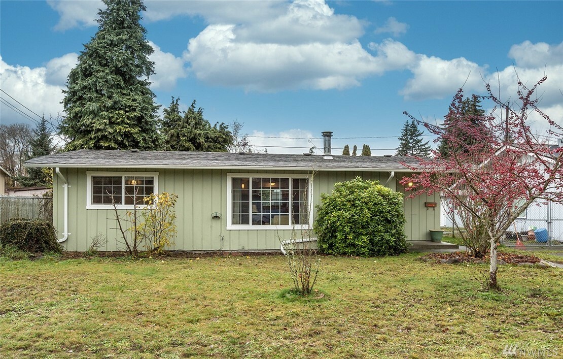 Property Photo: 815 8th St SE WA 98002