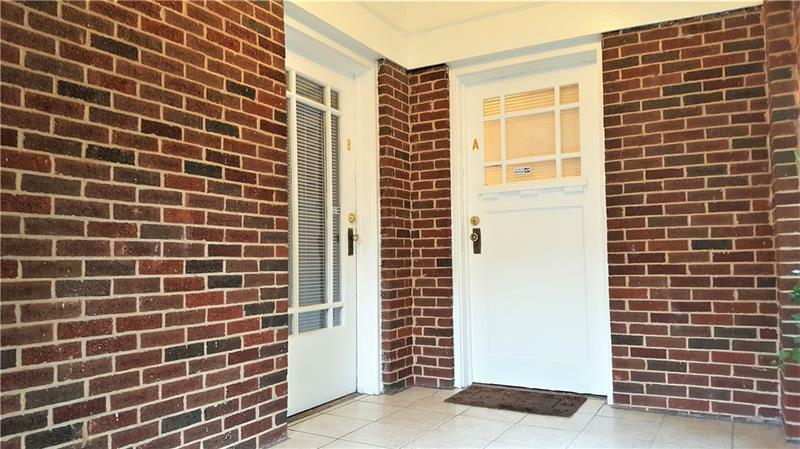 Property Photo: 913 E Confederate Avenue 30316