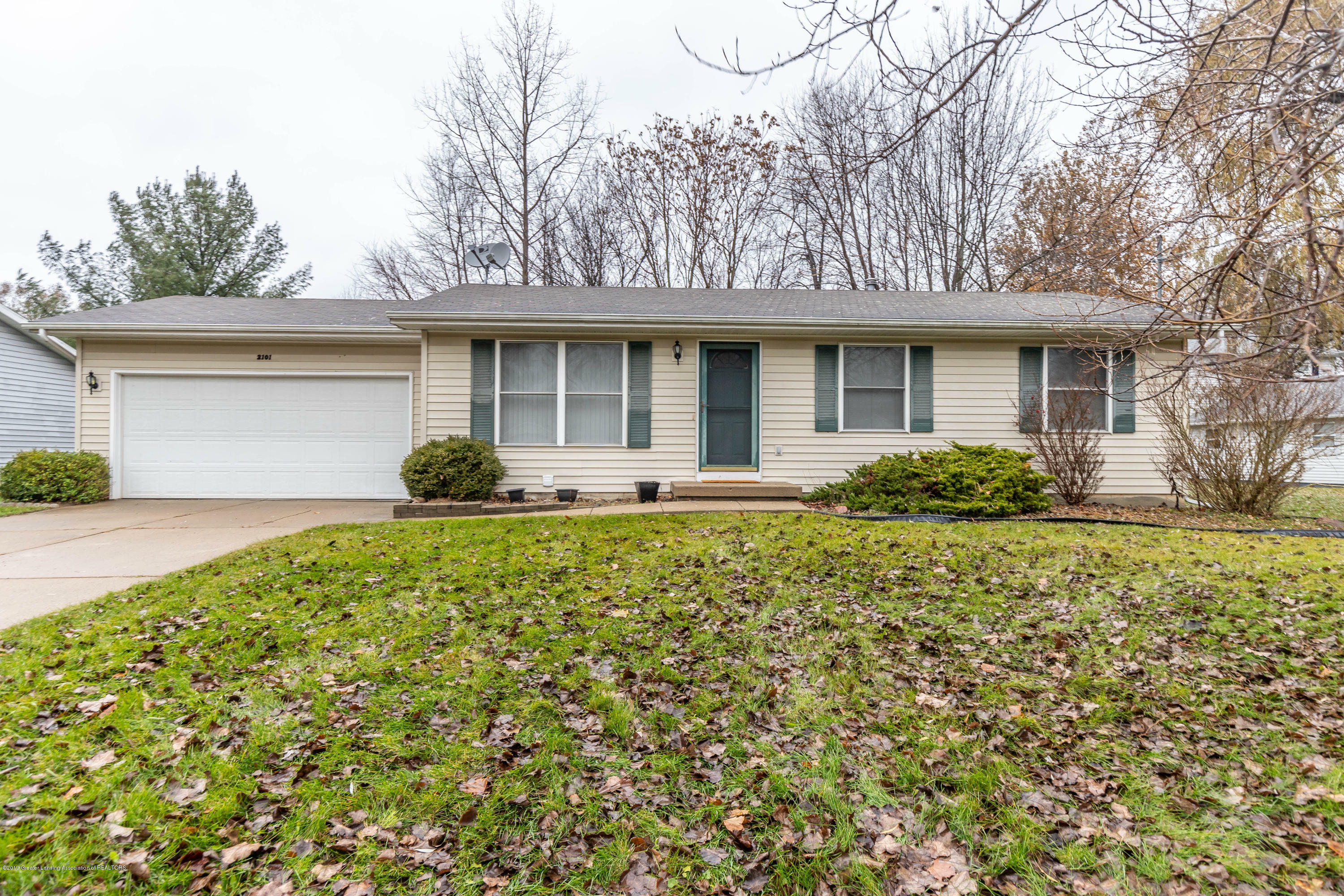 Property Photo:  2101 Luwanna Drive  MI 48910 