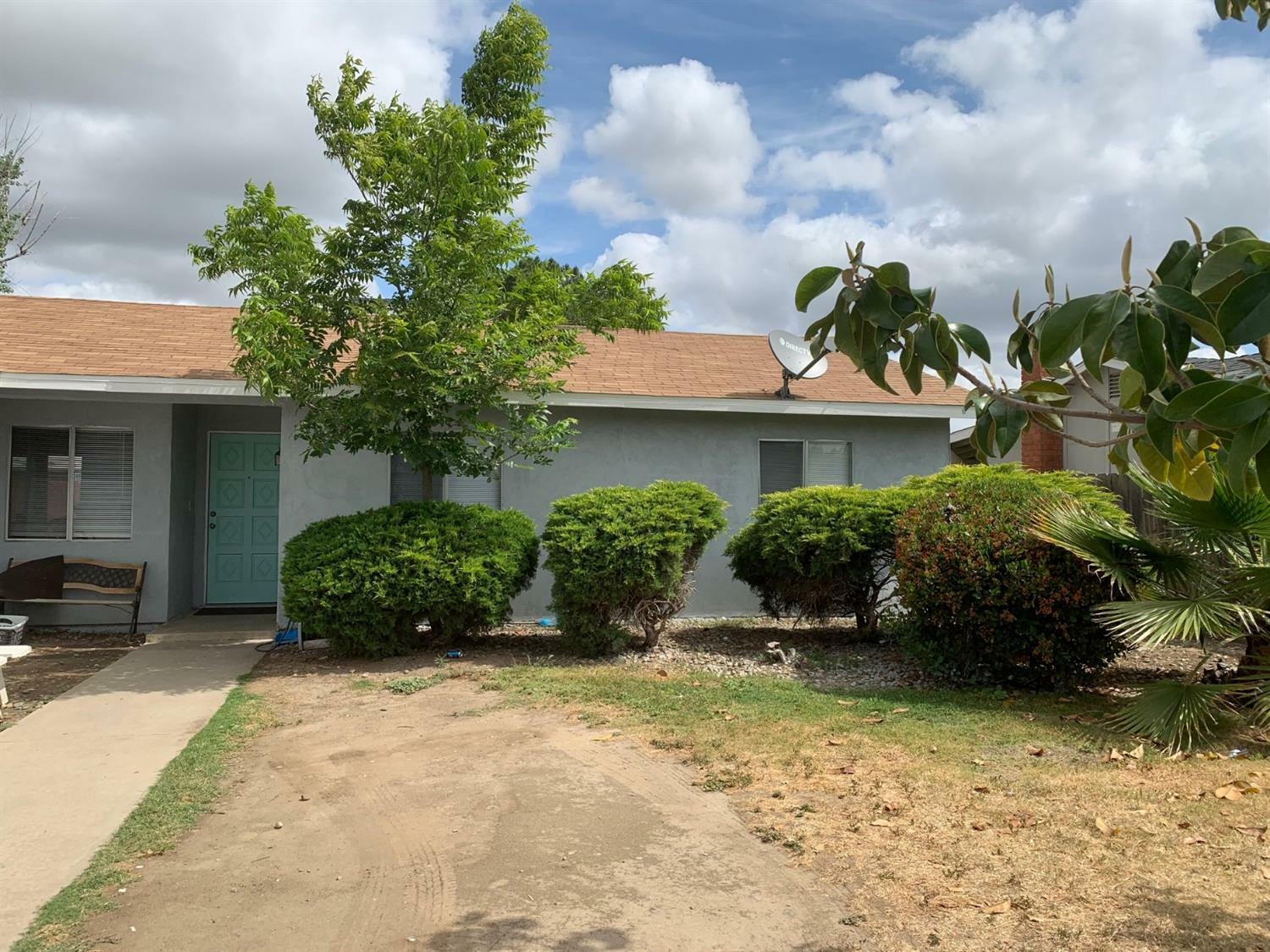 Property Photo:  1632 W Elowin Avenue  CA 93291 