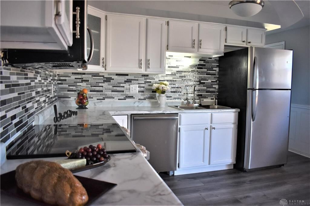 Property Photo:  6807 Rushleigh Road  OH 45322 