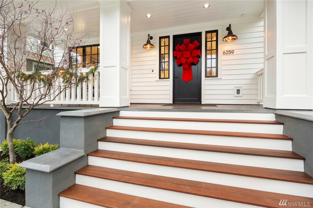Property Photo: 6259 Palatine Ave N WA 98103
