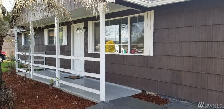 Property Photo:  2107 SW 332nd Place  WA 98023 