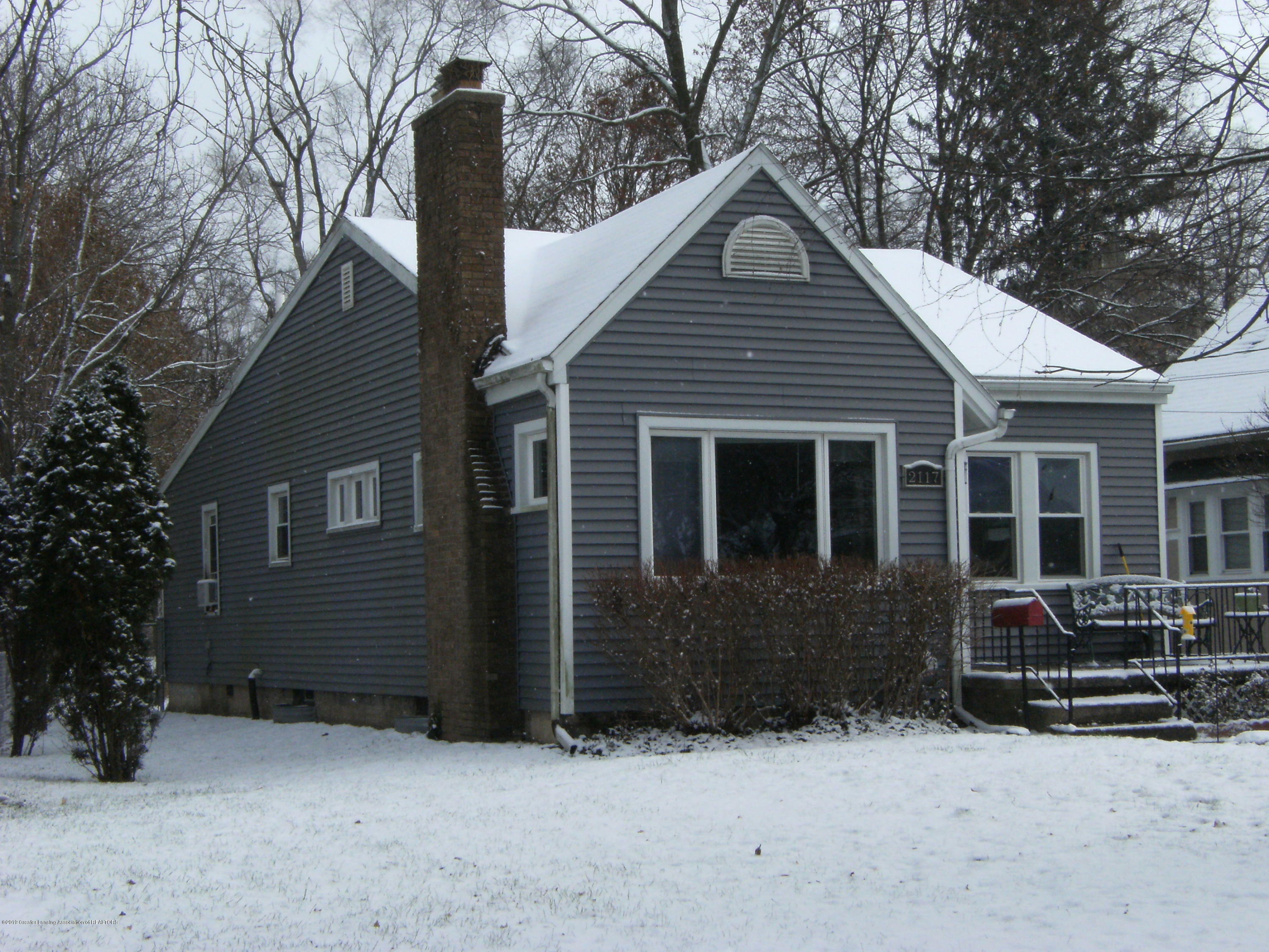 Property Photo:  2117 Sunnyside Avenue  MI 48910 