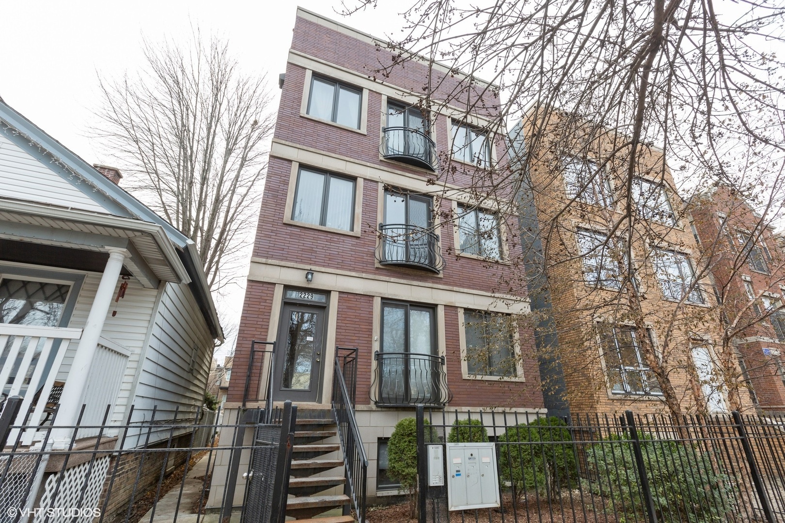 Property Photo: 2229 West Washington Boulevard 2 IL 60612