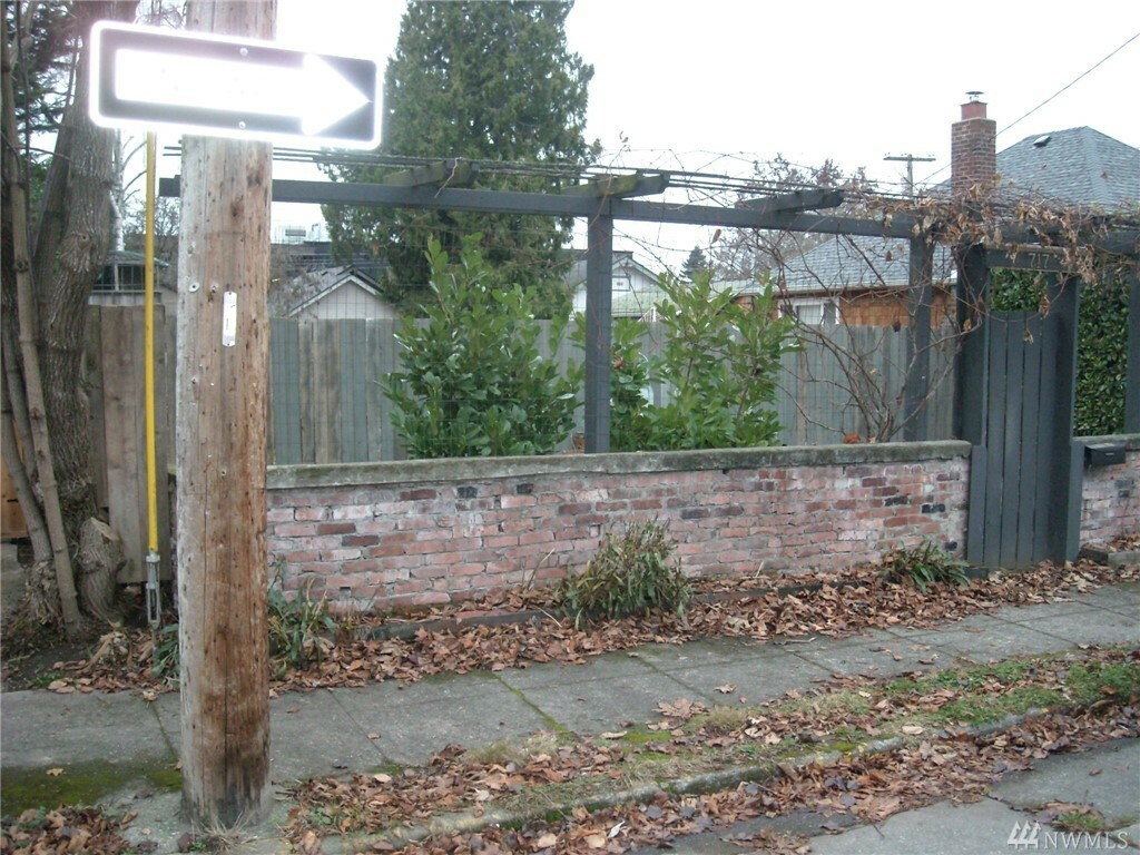 Property Photo:  717 McKenzie Ave  WA 98337 