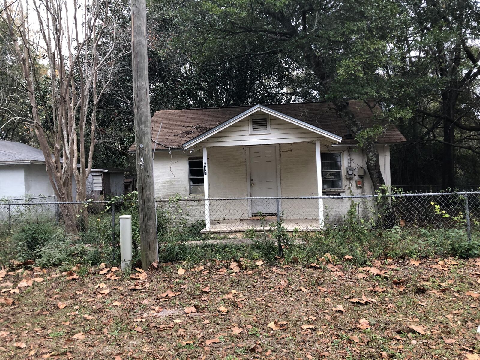 Property Photo: 628/630 E Walnut Avenue FL 32539