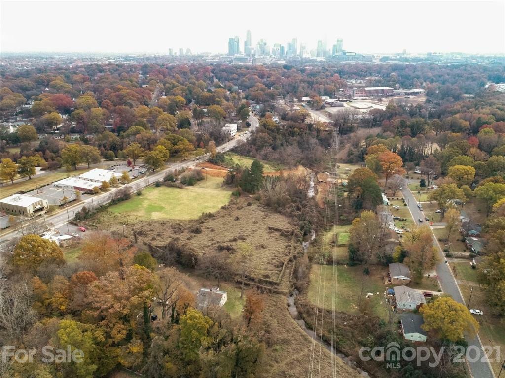 Property Photo: 2701 Rozzelles Ferry Road NC 28208