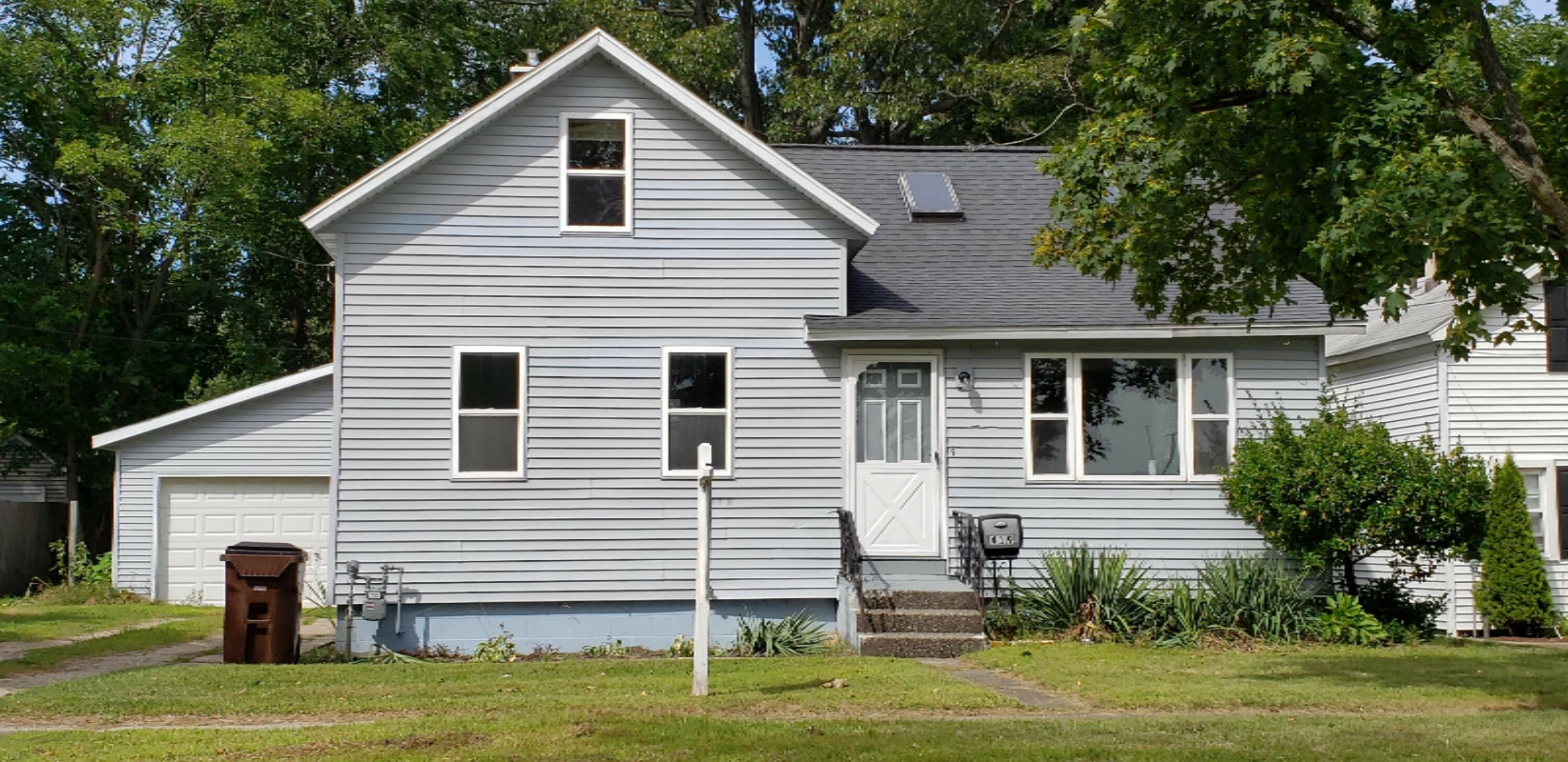 Property Photo:  419 E River Street  MI 49456 