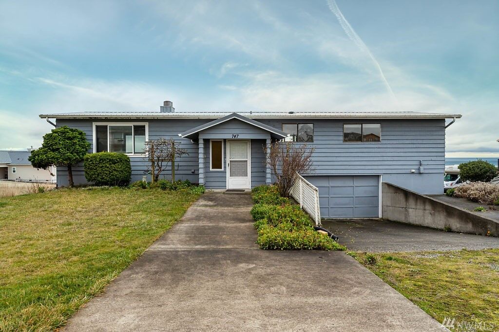 Property Photo:  747  La Fiesta Street  WA 98239 