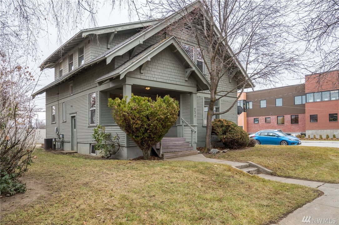 Property Photo:  535 Douglas St  WA 98801 