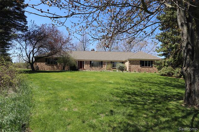 Property Photo:  4380 Warwick Circle Drive  MI 48439 