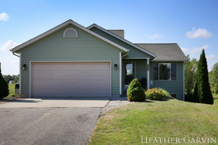 Property Photo:  2180 Avalon View Drive NE  MI 49319 