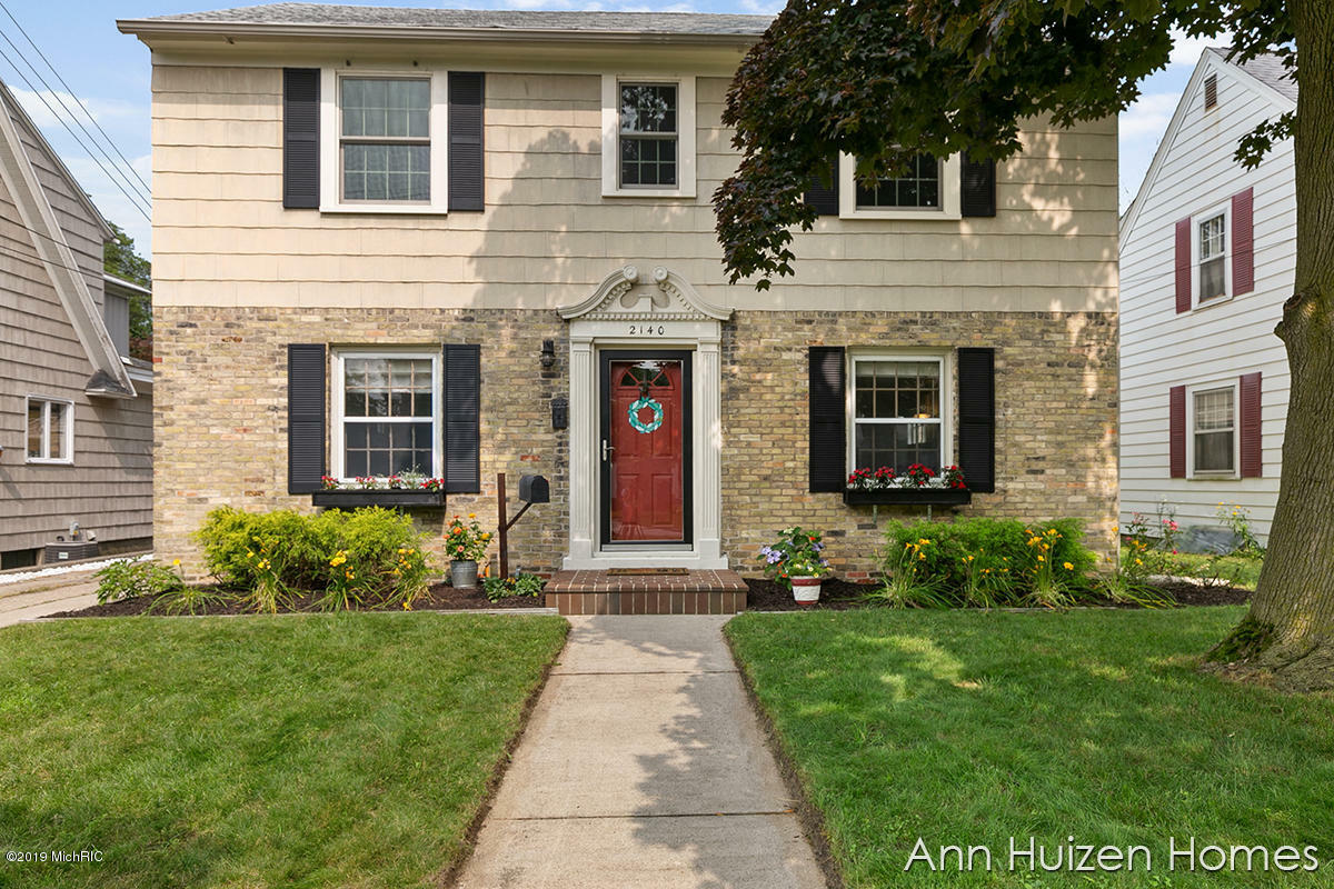 Property Photo: 2140 Paris Avenue SE MI 49507