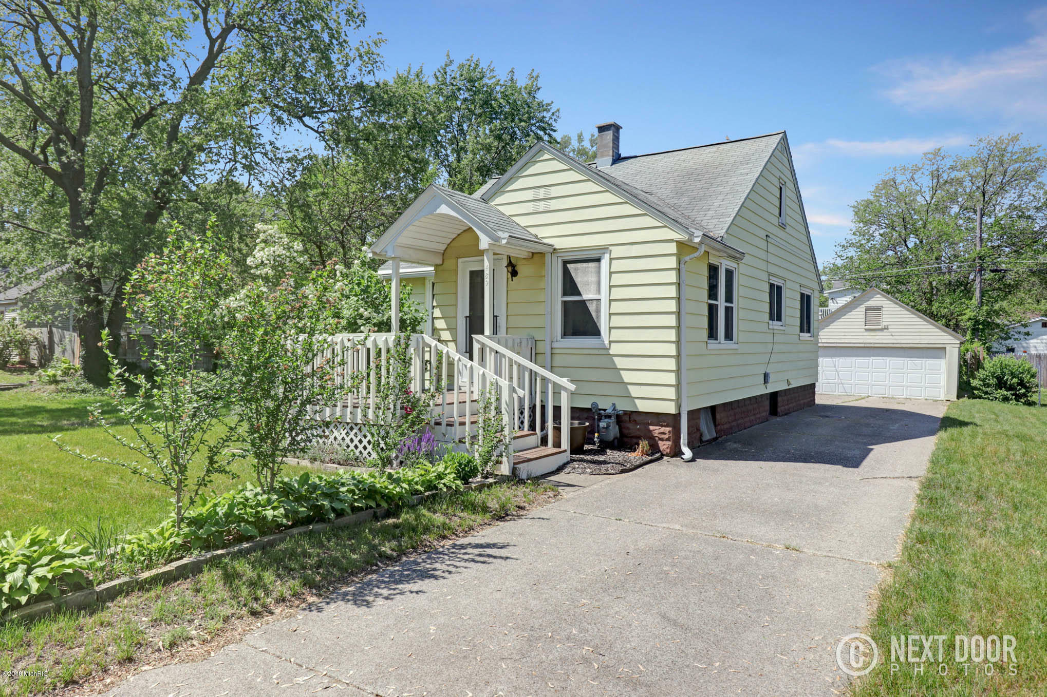 Property Photo:  489 W 21st Street  MI 49423 