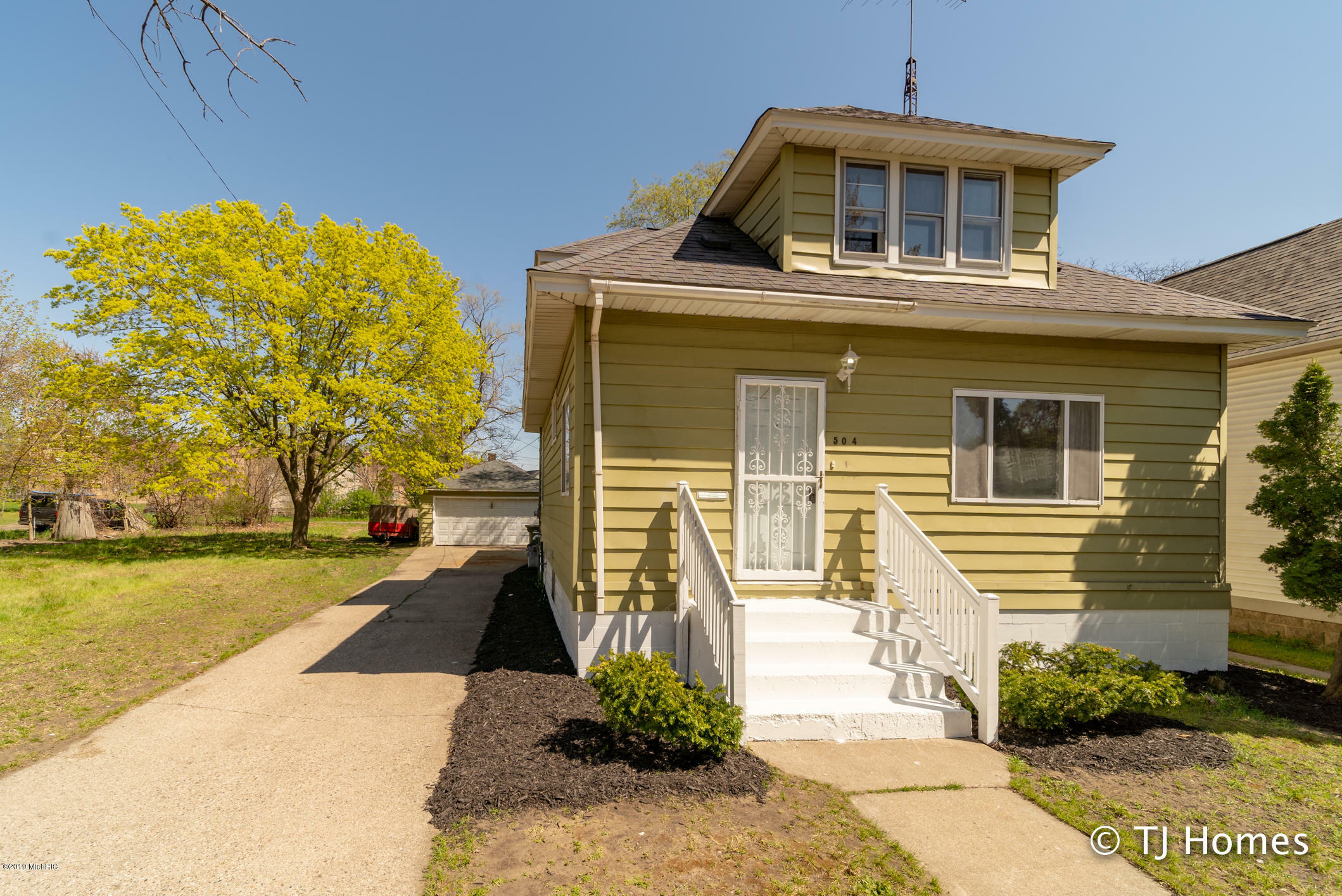 Property Photo:  504 Octavius Street  MI 49442 