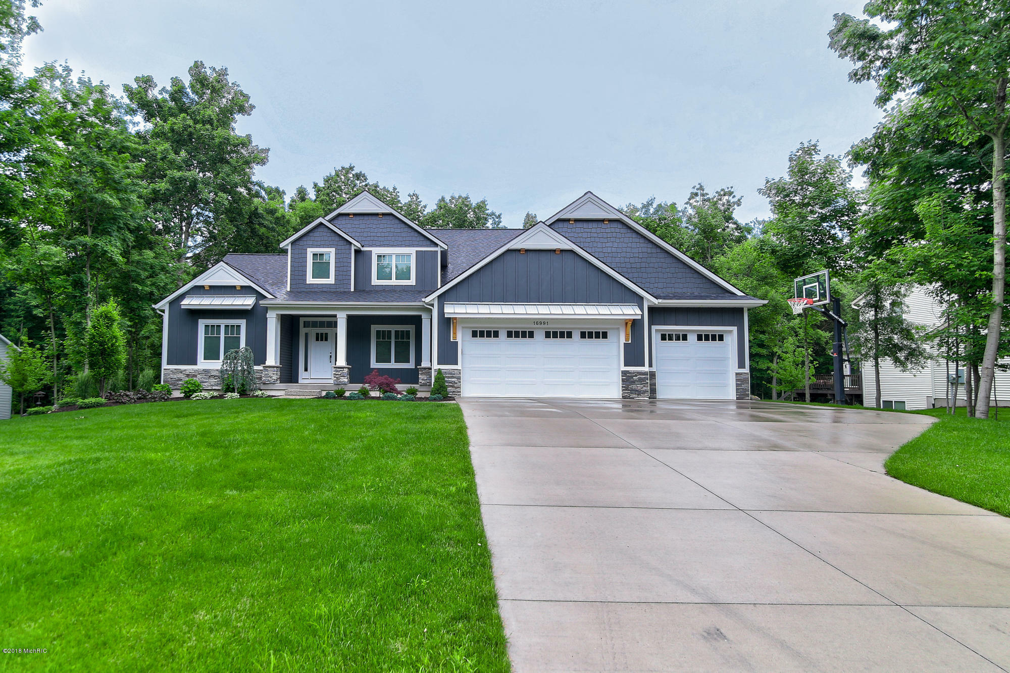 Property Photo:  16991 Mapleridge Drive  MI 49460 