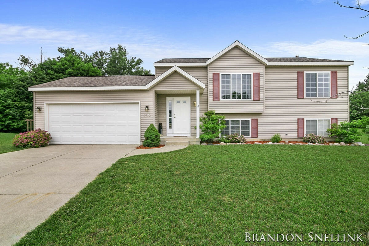 Property Photo:  602 Silver Birch Street  MI 49329 