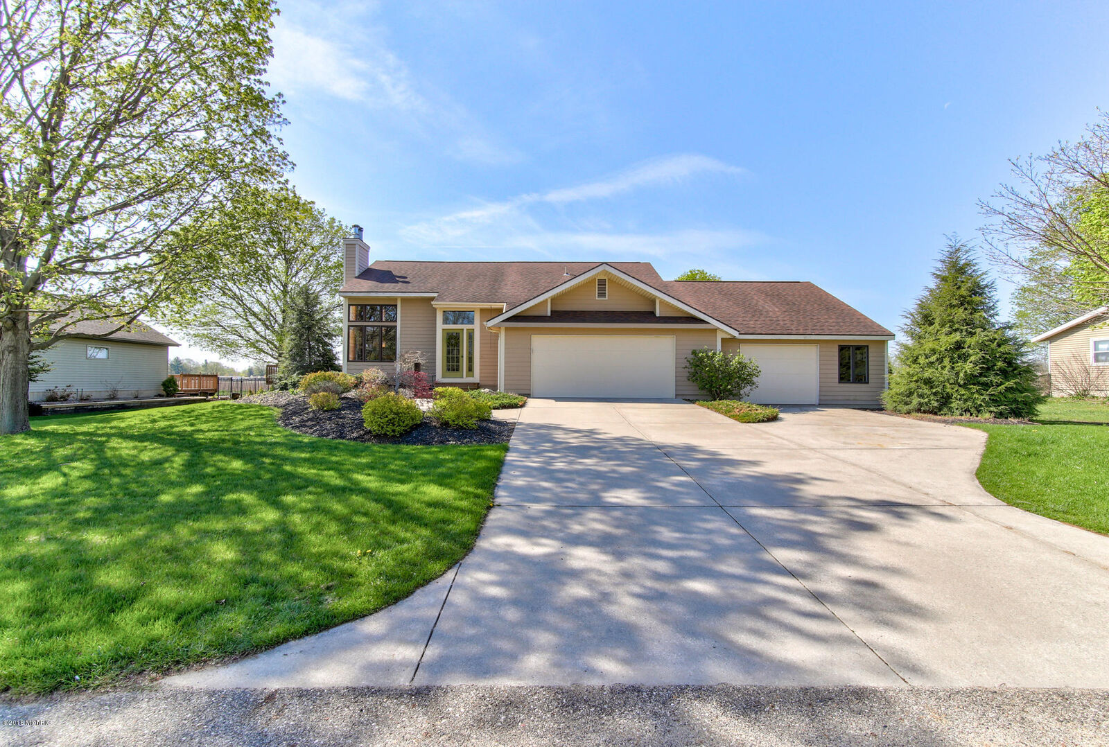 Property Photo:  10186 Holiday Drive  MI 49464 