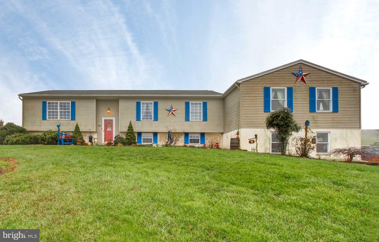 313 Pleasant Corner Court  Red Lion PA 17356 photo