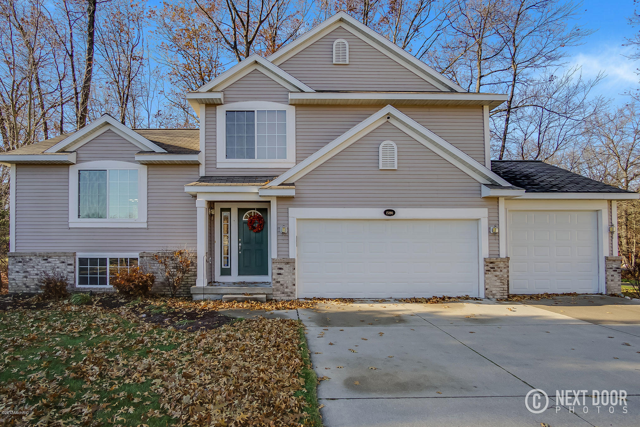 Property Photo: 15190 Briarwood Street MI 49417