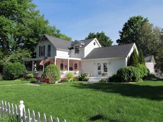 593 E Lake  Harbor Springs MI 49740 photo