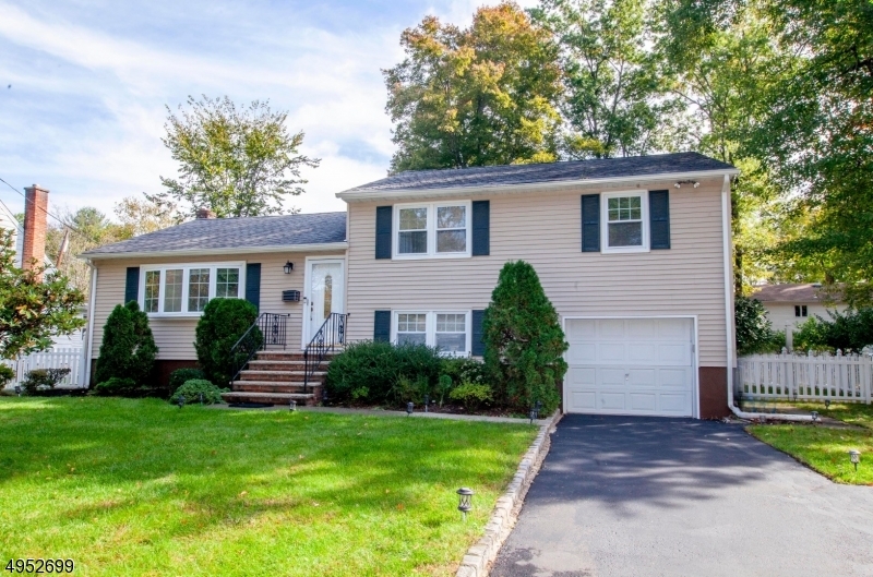 Property Photo:  36 Swan Rd  NJ 07039 